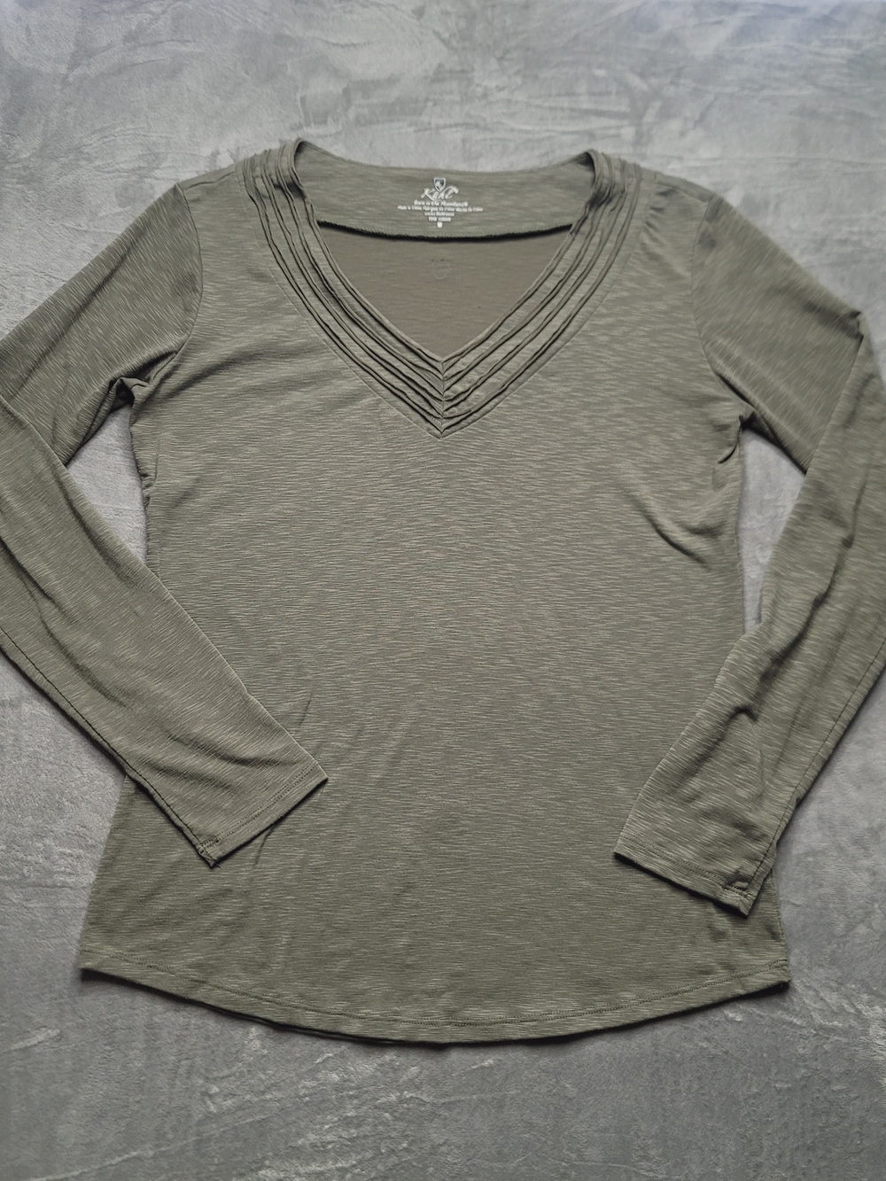 Kuhl Women's Olive Green Long Sleeve V-Neck Top